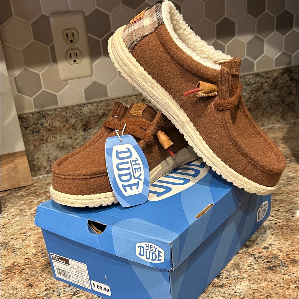 Hey Dude Men’s 8 Wally Cozy Plaid Downtown Brown Fleece-Lined Loafers New in box